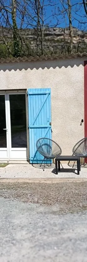 LA FALAISE - Quiet T3 apartment with private parking，位于Caucalières的酒店