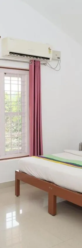 Hotel Yajna Comforts，位于马迪凯里的酒店