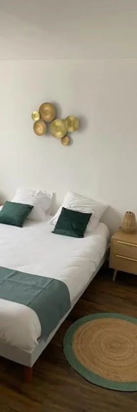 Hotel De Provence，位于迪涅莱班的酒店