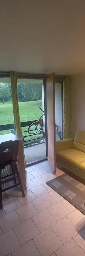 Ap76 Nature Ardennes Economy class apartment，位于La Calamine的酒店
