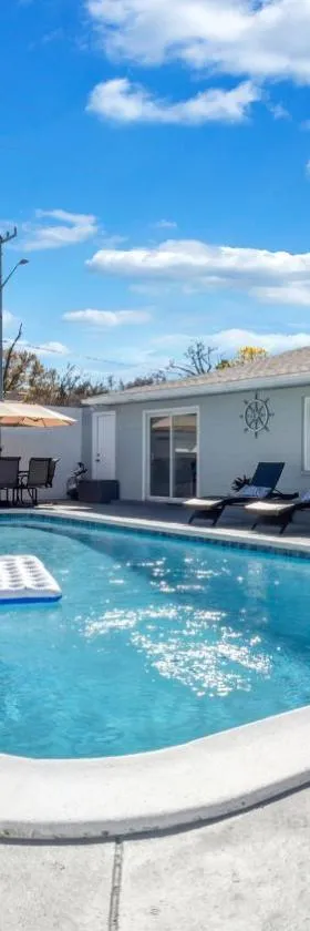 Relax in Lakeland Home, Swim, Pool, Arcade LegoLand, Disney, Bush Garden，位于莱克兰的酒店