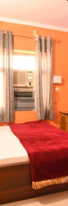 New Samrat Hotel & Restaurant，位于Srīnagar的酒店