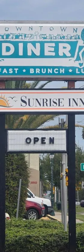 Sunrise Inn by OYO Titusville FL，位于泰特斯维尔的酒店