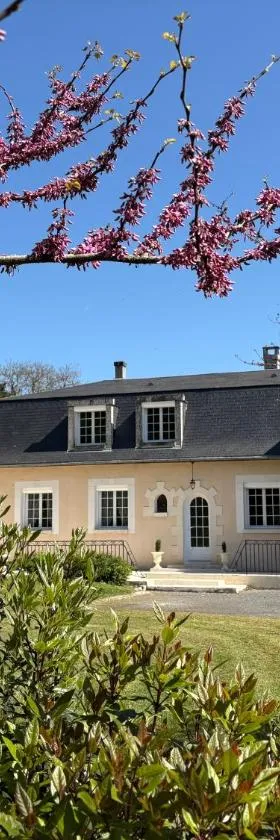 Le Manoir 1977，位于若奈克朗的酒店