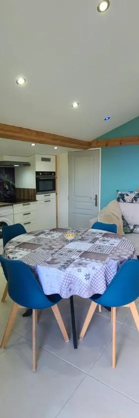 - - - - -Les Colombages - - - - Chambre d'hôtes-Gîte- Classement Gîte 3 étoiles，位于米雷普瓦的酒店