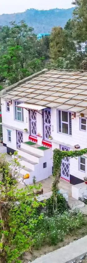 Dwarahat Village Farmstay- Babaji's Cave，位于Dwārāhāt的酒店