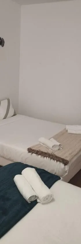 Appartement F2 à Thiers，位于蒂耶尔的酒店