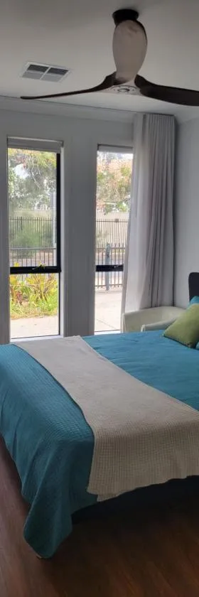 Newly built Duplex type home - 4km to North Terrace Adelaide，位于Evandale的酒店