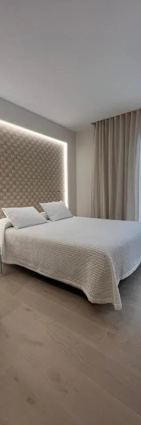 Hotel Restaurant Llansola，位于圣卡洛斯拉腊皮塔的酒店