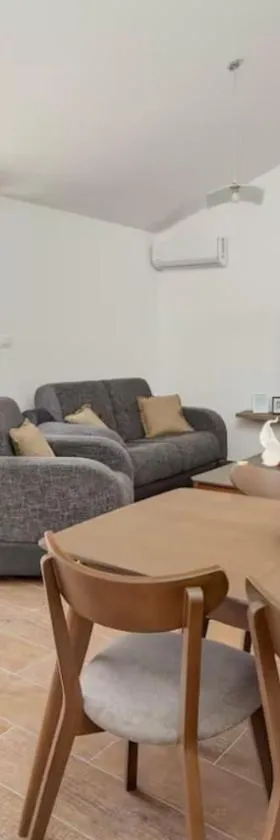 Apartmani Nadja，位于Škaljari的酒店
