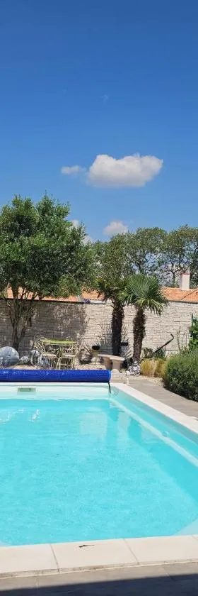 maison piscine clos ,wifi, 2 chambres près de la mer，位于Bourgneuf-en-Retz的酒店
