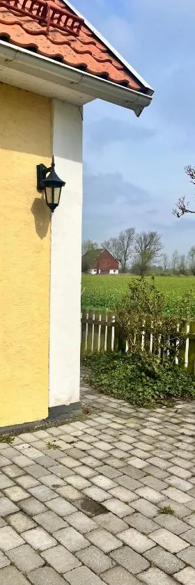 Lantlig lägenhet nära stranden，位于Lilla Beddinge的酒店