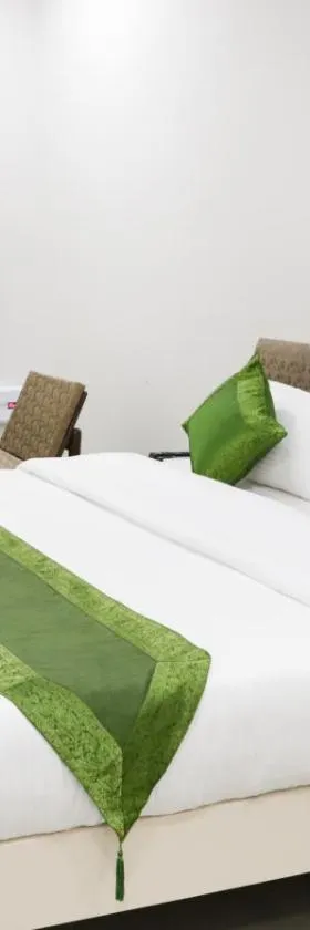 Hotel Kamron Near Airport Road Sector 78 Mohali Chandigarh，位于苏哈纳的酒店