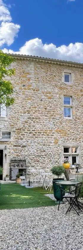 Le Manoir du Raveyron，位于瓦隆蓬达克的酒店