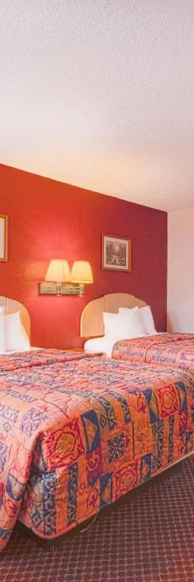 Regency Inn By OYO Three Rivers，位于Three Rivers的酒店
