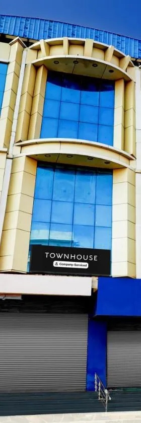 Super Townhouse Anantapur Near Srikantam Circle，位于阿纳恩塔普尔的酒店