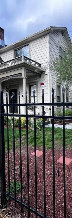 HISTORICAL JOHN RAST HOUSE circa 1875，位于罗斯堡的酒店