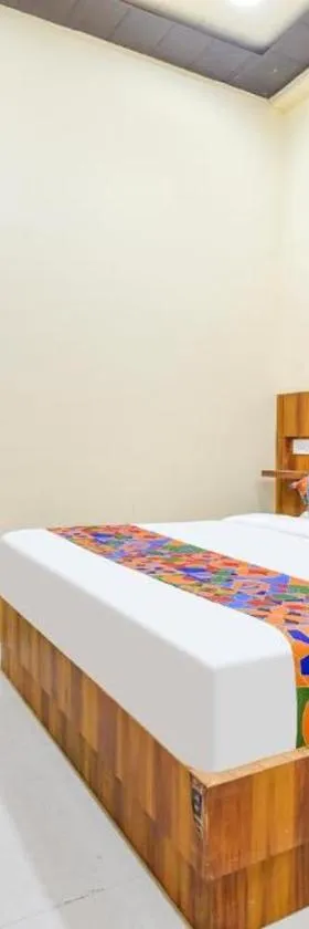 Hotel Luxury R K Near Banke Bihari Temple #Family Choice #Free Wifi #Free Parking #Best Hotel #Prime Location，位于范兰德凡的酒店
