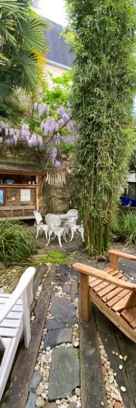 Jardin paisible en centre-ville，位于欧赖的酒店