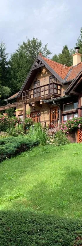 托基纳度假屋住宿加早餐旅馆，位于特拉科什恰恩的酒店