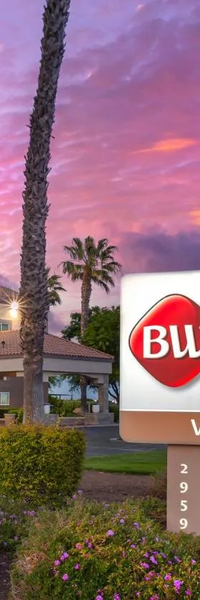 Best Western Plus Villa Del Lago Inn Patterson，位于Patterson的酒店
