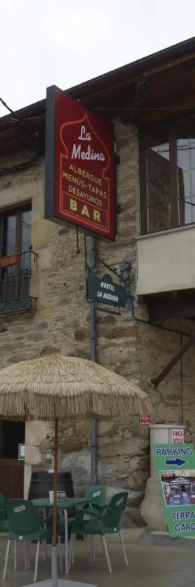 Albergue la Medina de Camponaraya，位于Camponaraya的酒店