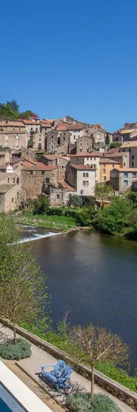 Ecole Olargues - Chambres & restaurant - Teritoria，位于奥拉尔盖的酒店