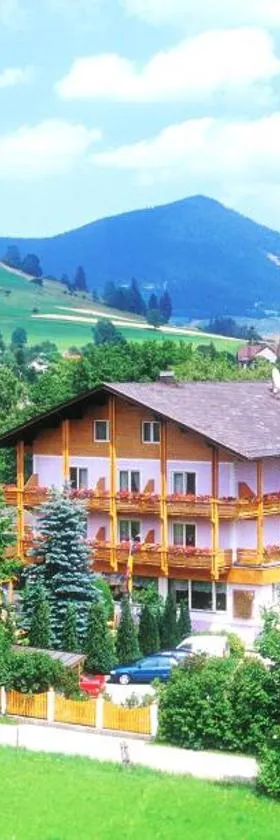 Hotel Paradiesquelle，位于施内贝格山麓普赫贝格的酒店