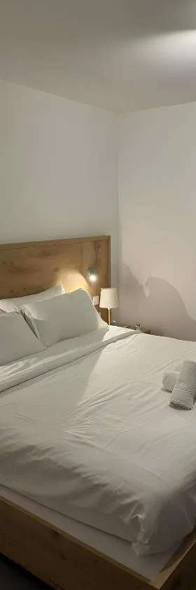 Charming Lower-Level Apartment，位于Il- Gżira的酒店