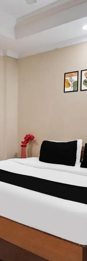 Hotel O Pithampur Formerly Ganga Residency，位于Akolia的酒店
