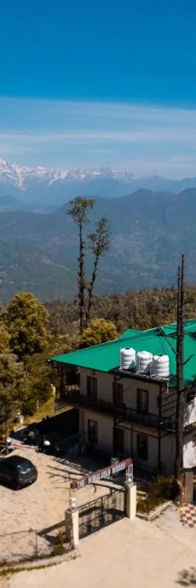 THE HIMALAYAN WOODS, CHAUKORI，位于Chaukori的酒店