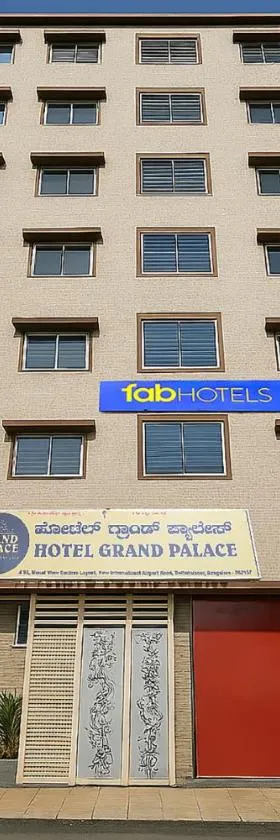 FabHotel A White Pearl Suites - Near Bangalore Airport，位于Bettahalasūr的酒店