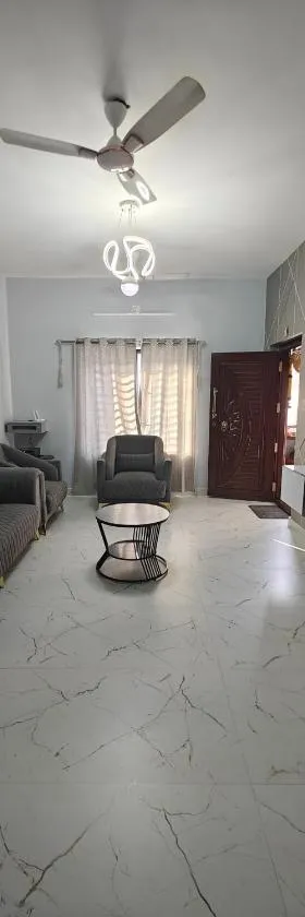 Sukruthi service apartment，位于门格洛尔的酒店
