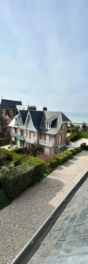 Le Merlin，位于Saint-Martin-aux-Buneaux的酒店