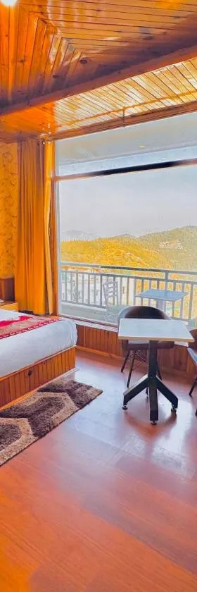 Himalayan Valley View Resort - Rooms with Balcony and mountain view - Peacefull place - Private Parking - Easy Access，位于柴尔的酒店
