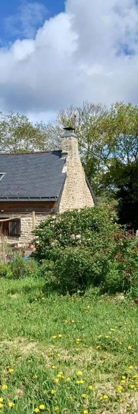 Chambre paisible avec jardin à la campagne en Finistère sud，位于Scaër的酒店