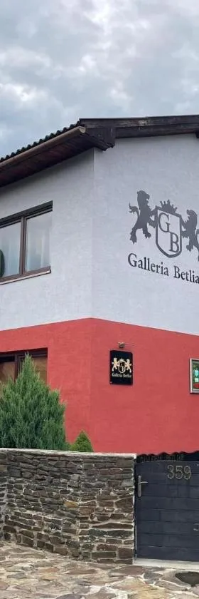 贝特里尔加勒利亚住宿加早餐旅馆，位于Betliar的酒店