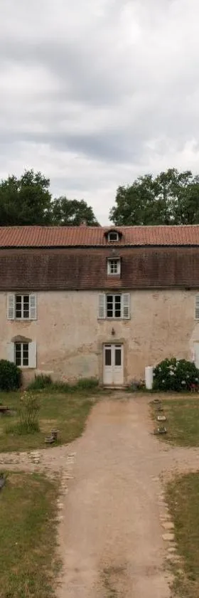Le domaine du Loubier，位于Saint-Victurnien的酒店