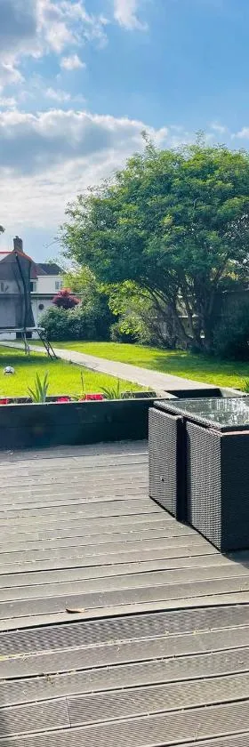 Great space with garden and parking，位于Worcester Park的酒店