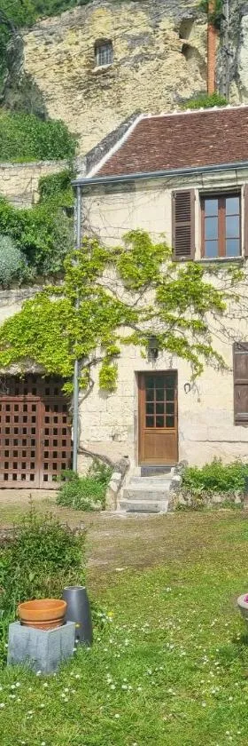 Maison semi troglodyte，位于Bourré的酒店