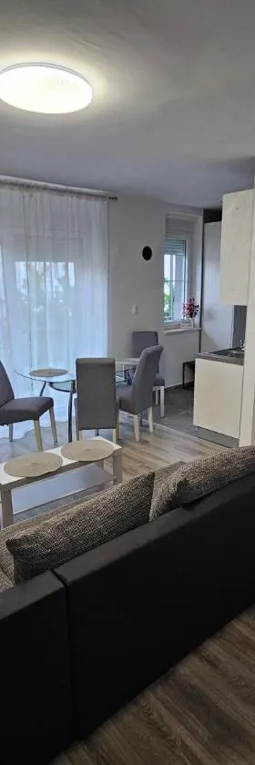 Apartment Misir in downtown，位于克宁的酒店
