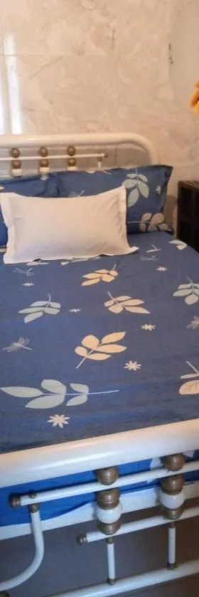 Acuarela del Rio H#2 Cerca Aeropuerto Habitación privada con baño，位于瓜亚基尔的酒店