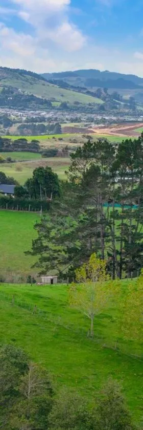 Pine Hill Cottage -Auckland，位于Tuakau的酒店