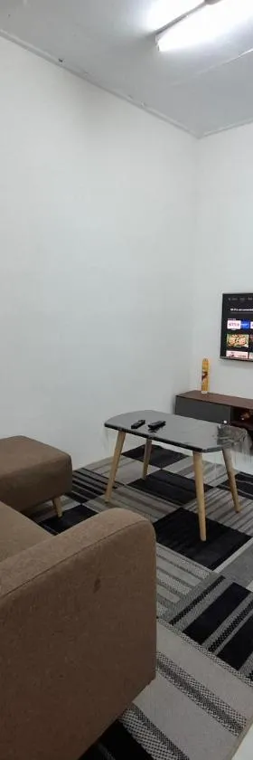 KAMELIA RESTHOUSE - GONG BADAk，位于Kampung Pulai Baharu的酒店