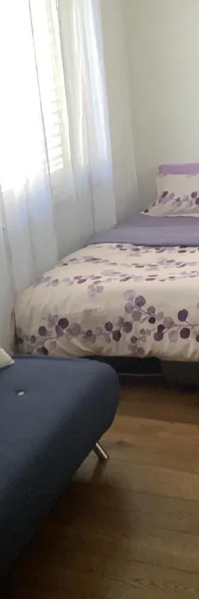 Chambre spacieuse, lumineuse et reposante，位于Oetwil an der Limmat的酒店