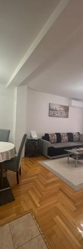 Istocno Sarajevo-Hilandarska, Stan na dan SV，位于Donje Mladice的酒店