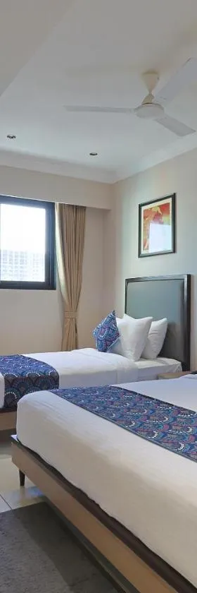 Hotel Royal Town，位于艾哈迈达巴德的酒店