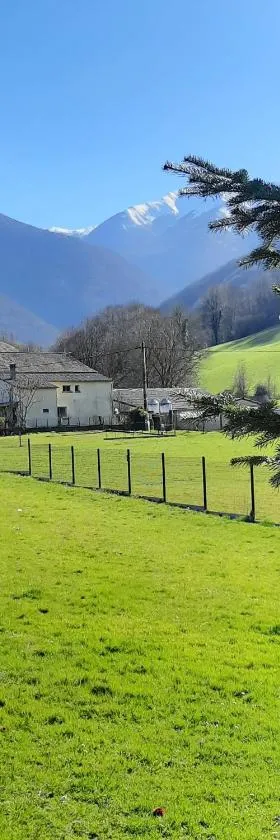 Chambres d'hôtes Ferme LAPINE，位于Arthez-dʼAsson的酒店