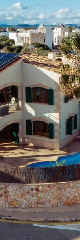 Traumhafte Finca auf Mallorca mit Pool 1A Lage direkt am Meer bei Es Trenc Bootstouren auf Anfrage möglich，位于萨拉比塔的酒店