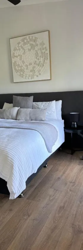 Clarendon Country Cottage private retreat，位于Clarendon的酒店